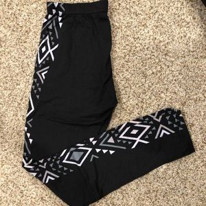Black leggings with side design